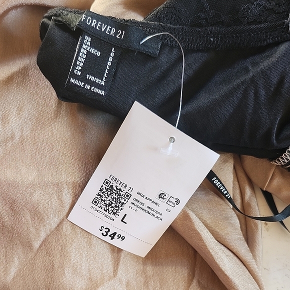 Chic Black and Tan Maxi Dress With Lace Necklines and Tie - Picture 4 of 7